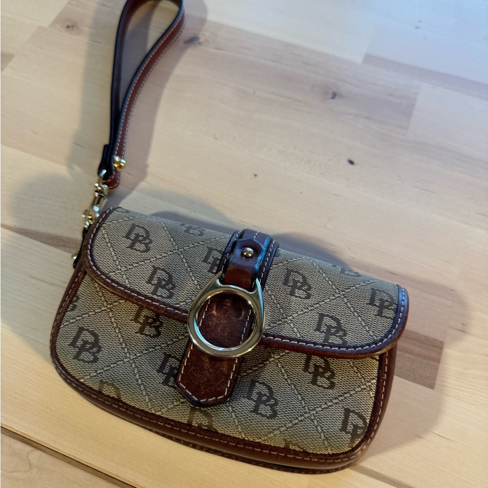 Dooney & Bourke small magnetic snap clutch. #leather #dooney&bourke #vintage